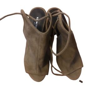 Never Been Worn - Kenneth Cole Suede Heeled Lace Up Sandals